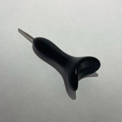 Parmak Arası Siyah Yazı Kalemi