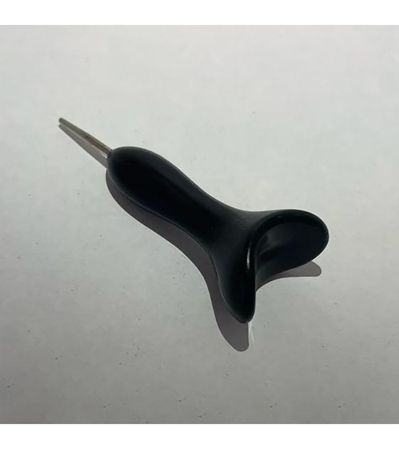 Parmak Arası Siyah Yazı Kalemi Parmak Arası Siyah Yazı Kalemi